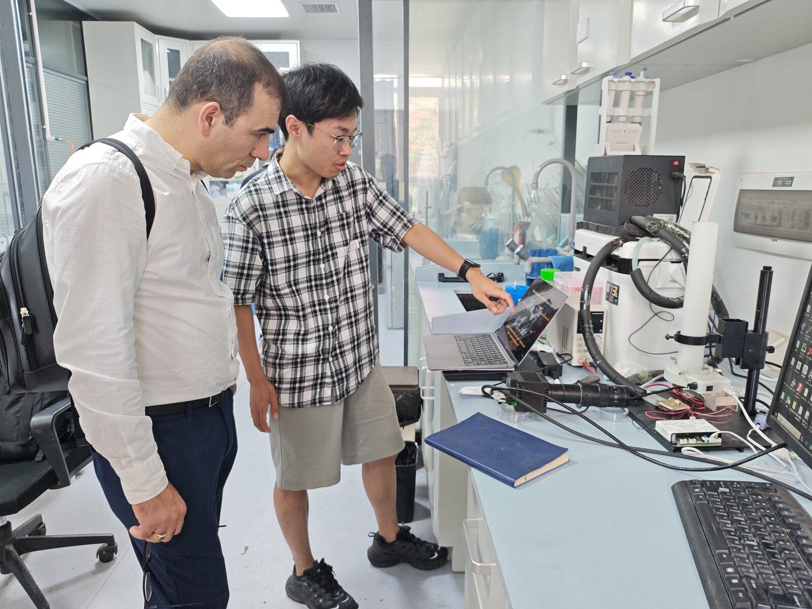 Professor Nima Shokri during the laboratory visit
