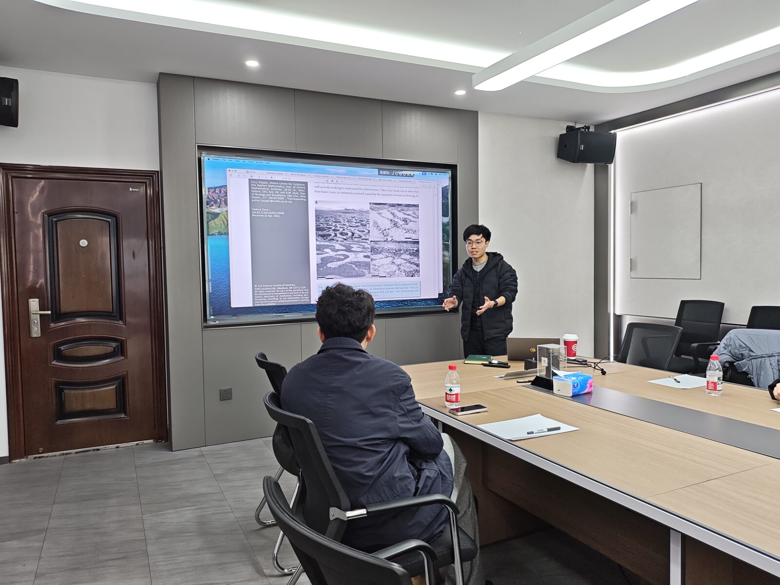 Research presentation during Professor Hyoungsoo Kim's visit