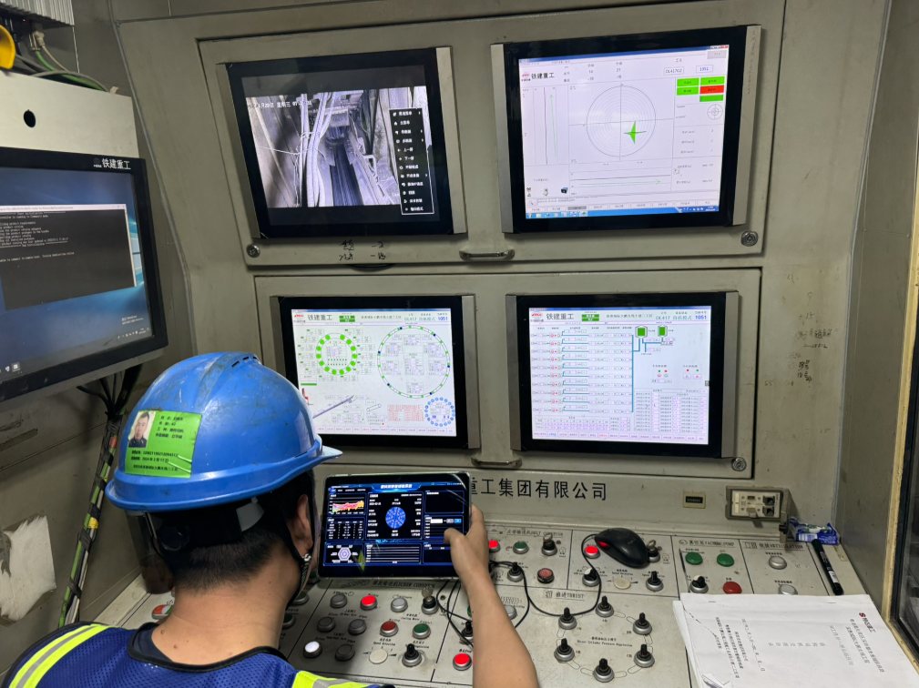 Field application of the intelligent agent during shield tunneling